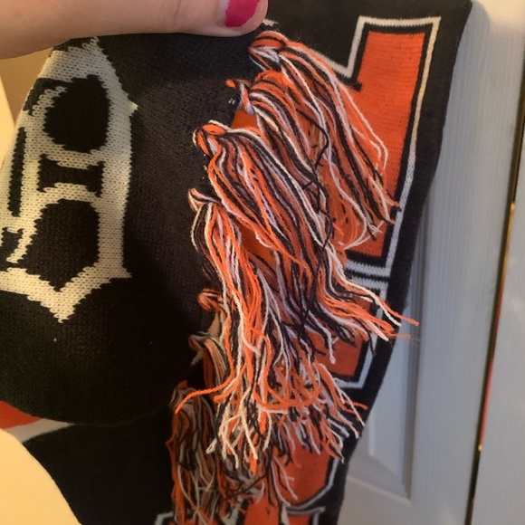 Detroit Tigers Winter Scarf with fringe - Picture 6 of 6